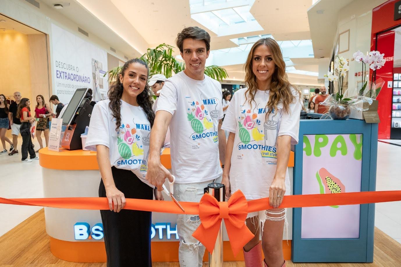 Os sócios Andressa Moraes, Nicolle e Ruy Cezar Capriglione inauguraram a segunda unidade da B.Smoothie, no Park Shopping Barigui. Crédito: Cassiano Rosário